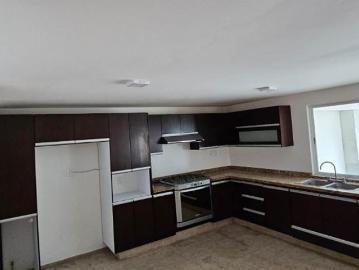 Casa en venta en Lomas de Gran Jardín con amplios espacios y terraza