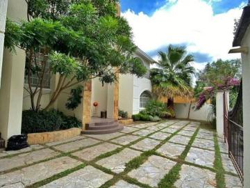 Casa en Venta en Lomas de Santa Anita, Jalisco