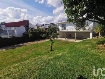 Casa en Venta en Lomas de Tzompantle, Cuernavaca Norte