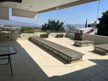 Casa en venta en Lomas del Crest?n. 5 Rec?maras con ba?o + roof top con vista a la ciudad