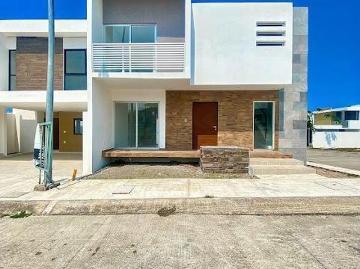 Casa en venta en Lomas del Dorado