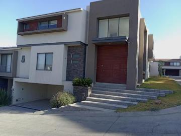CASA EN VENTA EN LOMAS DEL MOLINO II Esquina