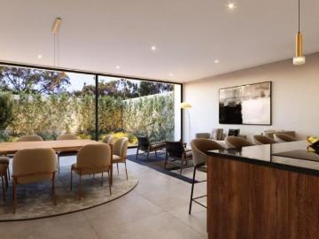LOMAS PUNTA DEL ESTE VENTA CASA 4 HABITACIONES FRENTE A JARDIN $5´595,000