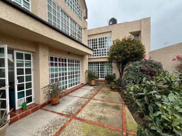 CASA EN VENTA EN LOMAS QUEBRADAS SAN JERÓNIMO EN ESQUINA