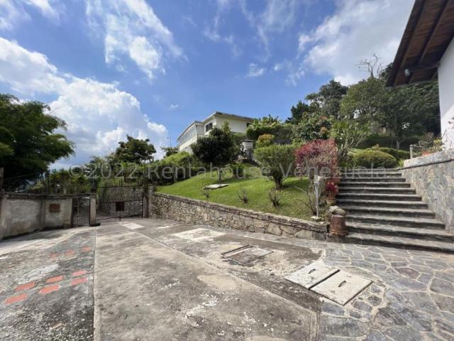 Casa en Venta en Los Teques Urbanización Club Hipico Miranda 225 m2. 3 hab