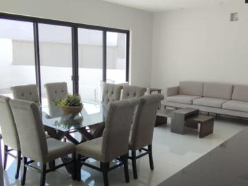 Casa en Venta en Los Viñedos, Torreón: Modernidad y Comodidad
