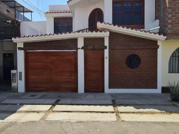 Casa en venta en Los Viñedos de Santa María, a 1 cuadra del mercado Arenales