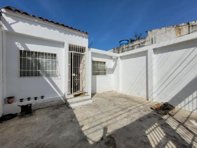 Casa en Venta en Los Guayos Paraparal Carabobo 120 m2. 2 hab