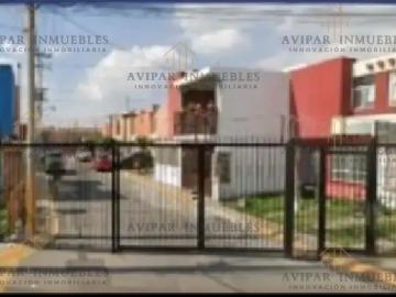 Casa en venta en Los Héroes Tecámac, México: Espaciosa y cercana a servicios