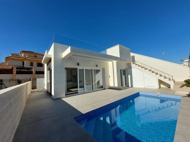Chalet en venta a estrenar en Los Montesinos Alicante