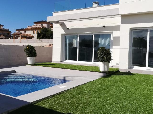 Chalet en venta a estrenar en Los Montesinos Alicante