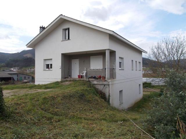 Casa en venta en Lourenzá. Venta de Vivienda Unifamiliar Independiente en Lourenzá, Lugo. Activo Inmobiliario Sin Posesión, No se puede Visitar. Casas.