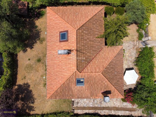 Casa en venta en Lozoyuela Navas Sieteiglesias. Luminosa casa independiente en Lozoyuela. Casas Lozoyuela Navas.
