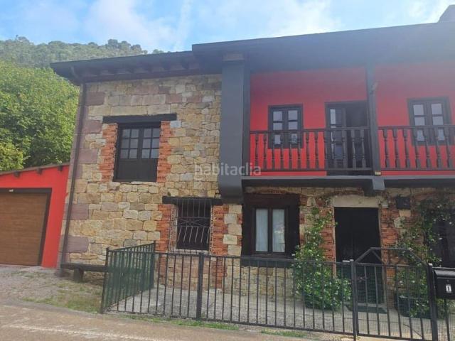 Casa en venta en Puente Viesgo. Casa independiente con jardín. Casas Puente.