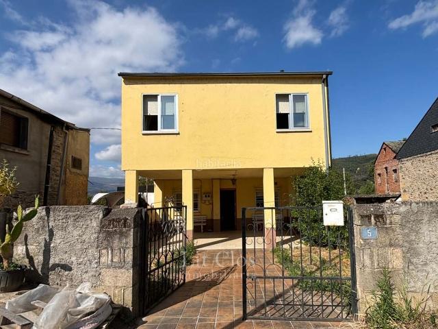 Casa en venta en Puente de Domingo Flórez. VIVIENDA DE 146 M² CON PATIO Y BAJO CUBIERTA EN SALAS DE LA RIBERA LEÓN. Casas Puente de Domingo.