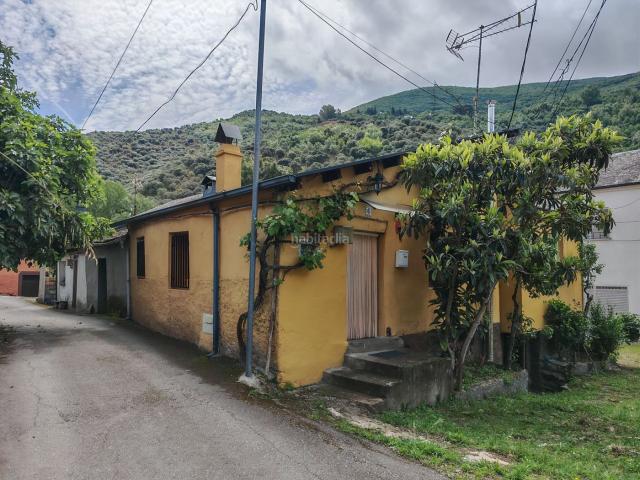 Casa en venta en Puente de Domingo Flórez. Casa de piedra de planta baja con jardin, huerto y 26Ha de terrenos. Casas Puente de Domingo.