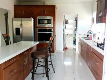 Casa en Venta en Puerta Real, Estacionamiento para 4 Autos, 3 Recámaras