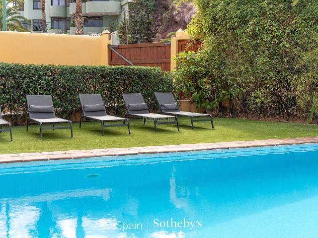 Casa en venta en Puerto de la Cruz, Zona Botánico. Villa con piscina climatizada en el corazón de Puerto de la Cruz, Tenerife. Casas Puerto de la.