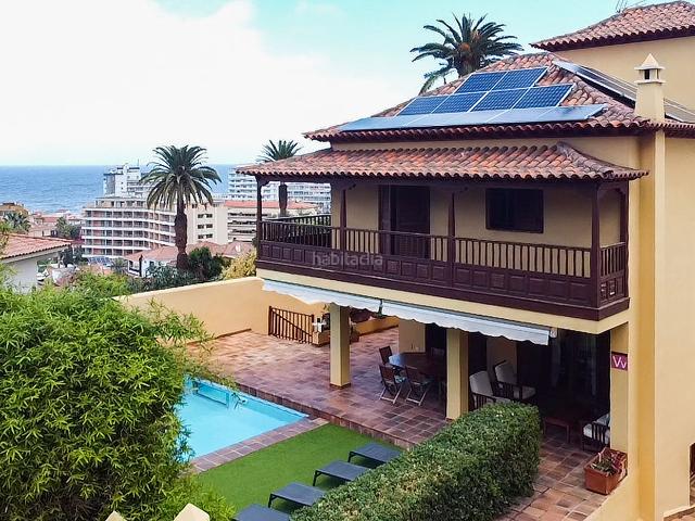 Casa en venta en Puerto de la Cruz, Zona Botánico. Villa con piscina climatizada en el corazón de Puerto de la Cruz, Tenerife. Casas Puerto de la.