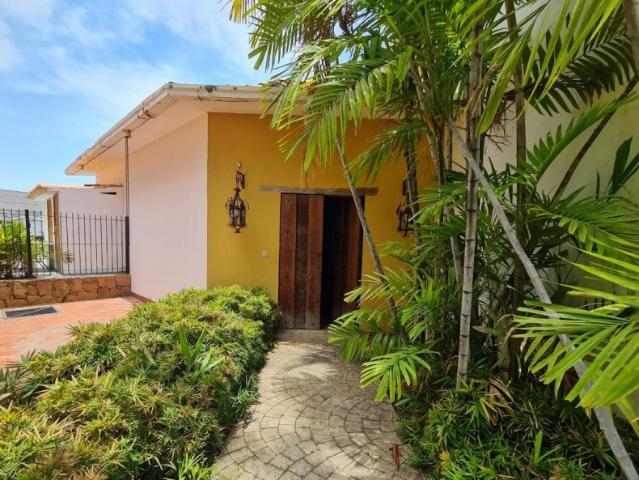 Casa en Venta en Puerto la Cruz Complejo Turistico El Morro Anzoátegui 205 m2. 3 hab