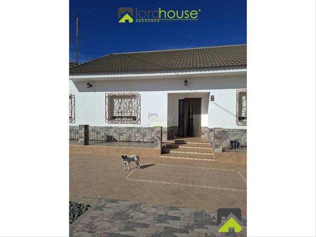 Casa en venta en Puerto Lumbreras. 1251. Conjunto de 4 casas, naves de porcino y de novillos. Casas Puerto.
