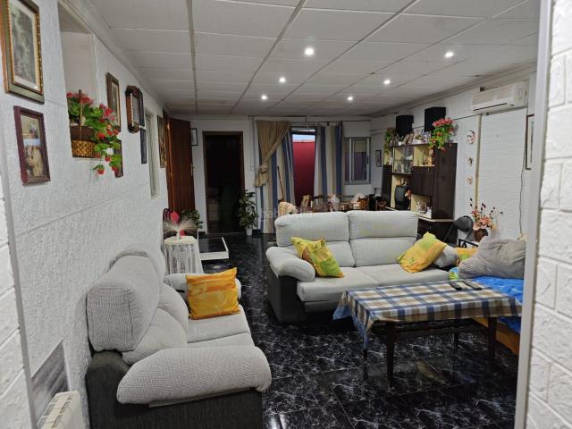 Casa en venta en Puertollano, Centro. Casa para entrar a vivir con gran patio cerca Paseo San Gregorio. Casas.
