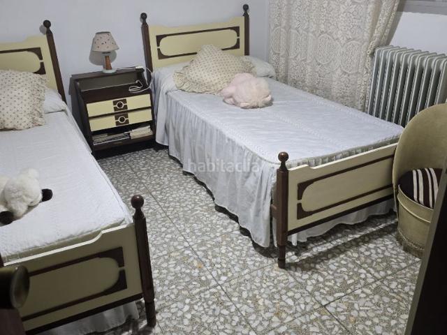 Casa en venta en Puertollano, Las Mercedes El Carmen. Amplia casa con cochera y espectacular terraza en Calle Conde de Valmaseda, Puertollano. Casas.