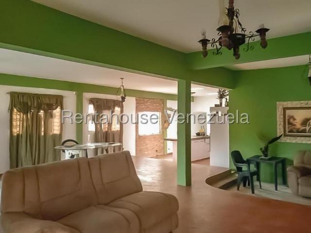 Casa en Venta en Punto Fijo Guanadito, Municipio Los Taques Falcón 207 m2. 5 hab