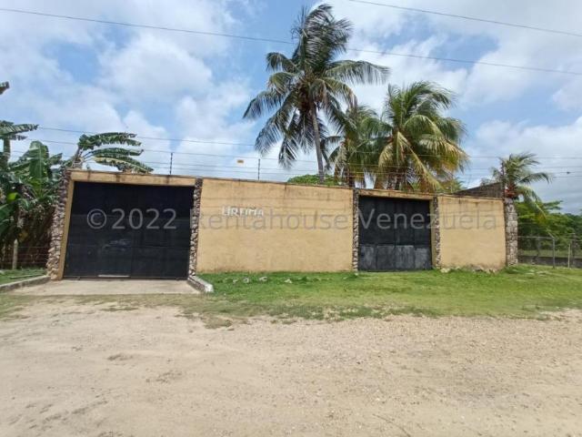 Casa en Venta en Punto Fijo Falcón 1084 m2. 7 hab
