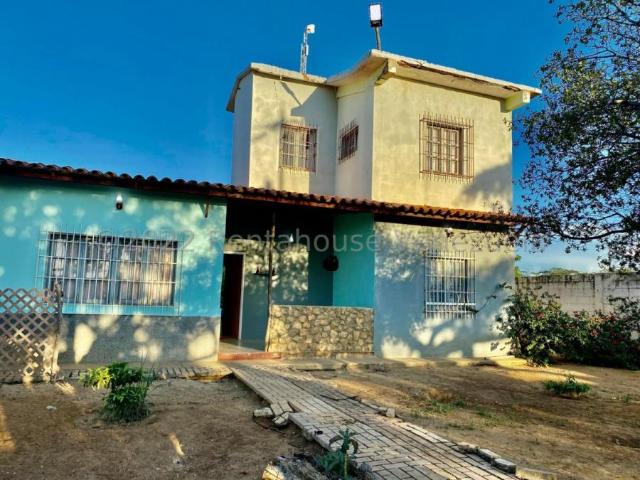 Casa en Venta en Punto Fijo Falcón 117 m2. 4 hab