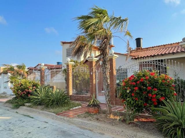 Casa en Venta en Punto Fijo Falcón 260 m2. 3 hab