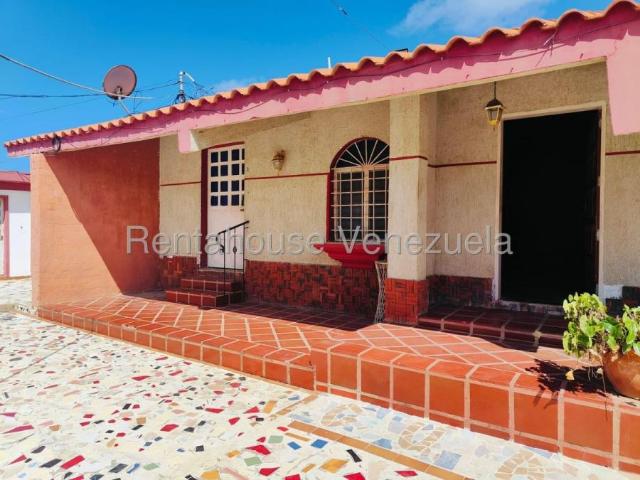 Casa en Venta en Punto Fijo Falcón 280 m2. 6 hab