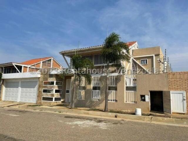 Casa en Venta en Punto Fijo Falcón 213 m2. 5 hab