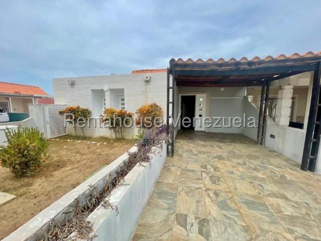 Casa en Venta en Punto Fijo Falcón 210 m2. 3 hab