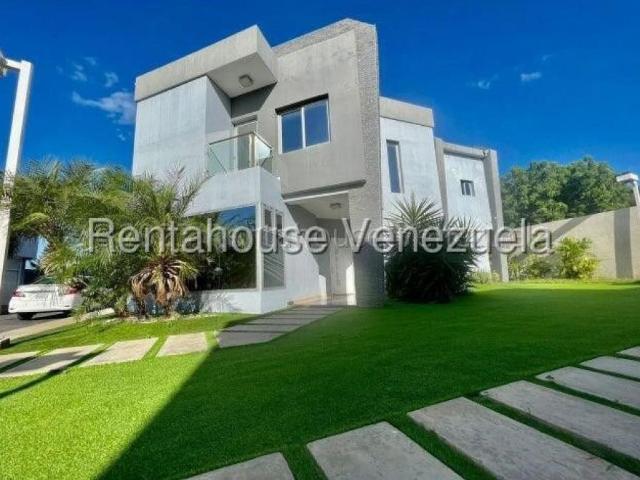 Casa en Venta en Punto Fijo Falcón 477 m2. 5 hab