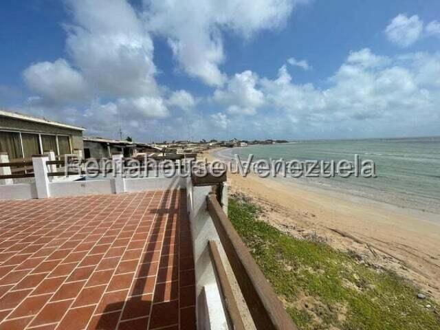 Casa en Venta en Punto Fijo Falcón 400 m2. 11 hab