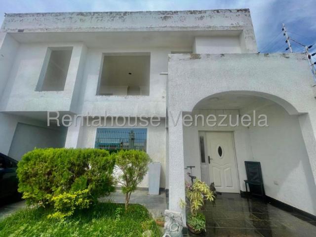 Casa en Venta en Punto Fijo Falcón 64 m2. 7 hab