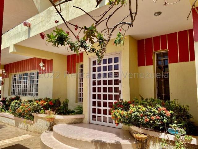 Casa en Venta en Punto Fijo Falcón 650 m2. 8 hab