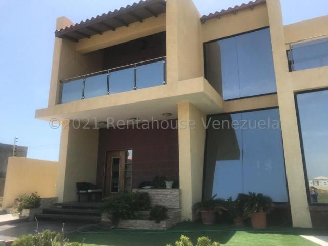 Casa en Venta en Punto Fijo Falcón 600 m2. 5 hab