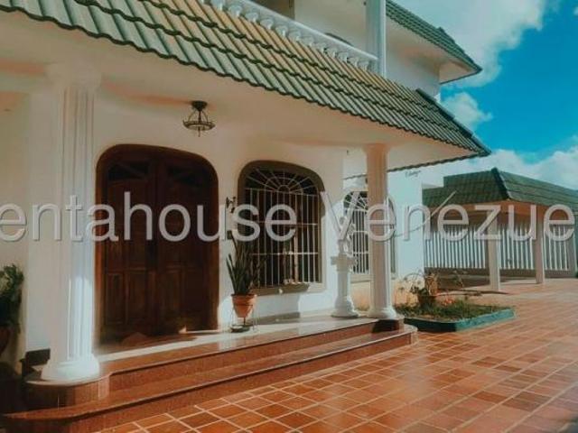 Casa en Venta en Punto Fijo Falcón 700 m2. 7 hab