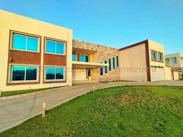 Casa en Venta en Punto Fijo Falcón 900 m2. 5 hab
