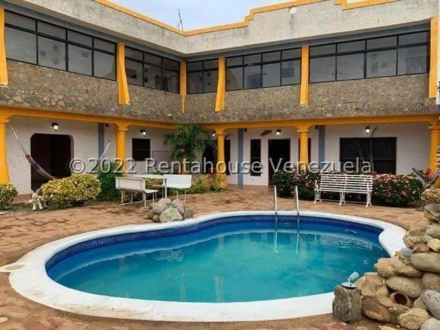 Casa en Venta en Punto Fijo Falcón 905 m2. 6 hab