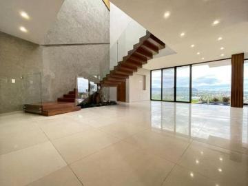 CASA EN VENTA EN PAISAJES DEL TESORO CON GRAN DISEÑO Y AMPLIOS ESPACIOS Y ALBERCA