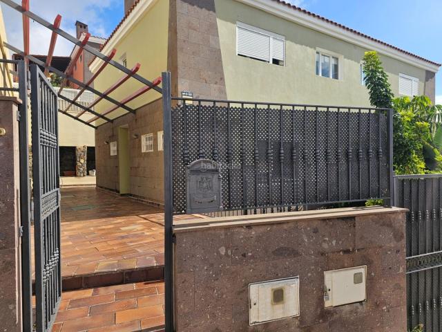 Casa en venta en Palmas de Gran Canaria Las, Marzagán Los Hoyos La Montañeta. Dúplex en Marzagan. Casas Palmas de Gran Canaria.