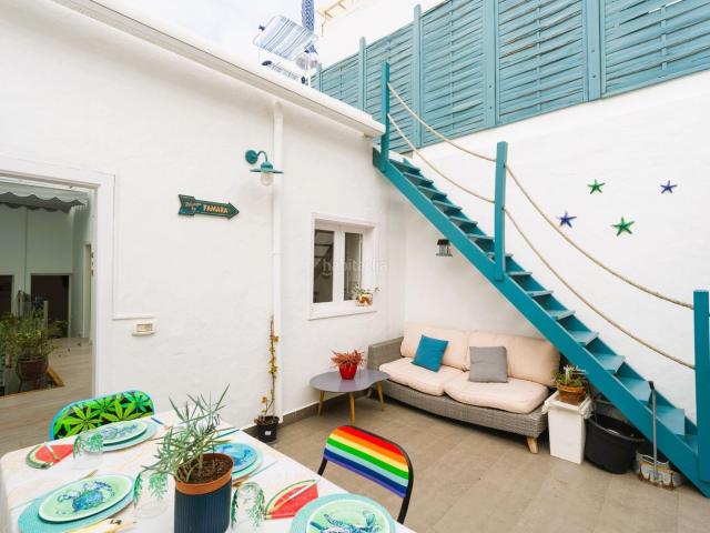 Casa en venta en Palmas de Gran Canaria Las, Guanarteme. Casa terrera reformada 2 plantas azotea Guanarteme, 1 min de Las Canteras. Casas Palmas de Gran Canaria.