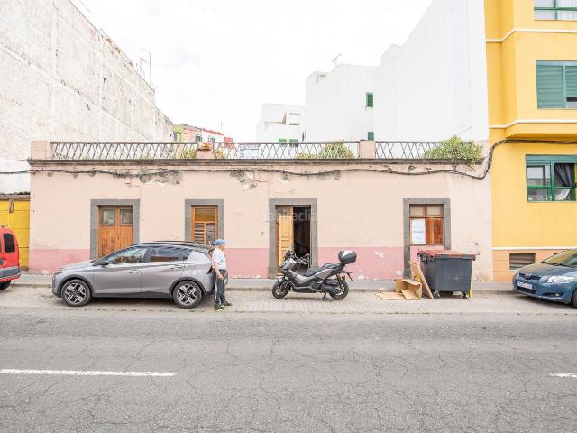 Casa en venta en Palmas de Gran Canaria Las, Siete Palmas. CASA A REFORMAR CON AMPLIO SOLAR EN CARRETERA GENERAL TAMARACEITE IDEAL INVERSORES. Casas Palmas de Gran Canaria.