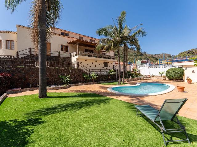 Casa en venta en Palmas de Gran Canaria Las, Tafira. Exclusivo chalet con piscina, pista de tenis y amplios jardines en Tafira. Casas Palmas de Gran Canaria.