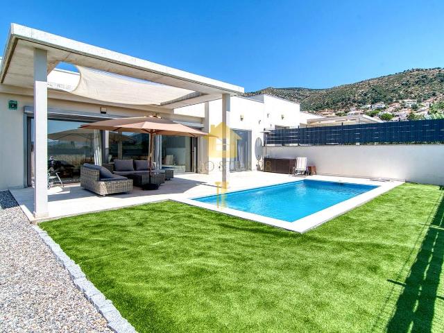 Casa en venta en Palau saverdera. Villa de lujo en Mas Isaac con piscina privada y vistas panorámicas. Casas.