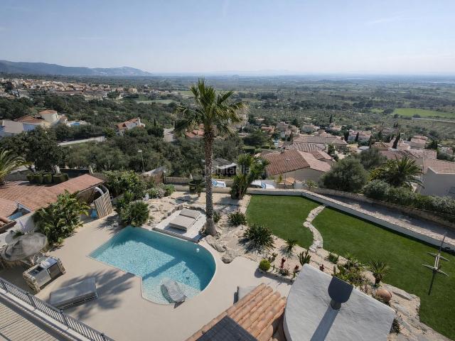 Casa en venta en Palau saverdera. Villa de lujo en Palau Saverdera: elegancia Hacienda y lujo contemporáneo. Casas.