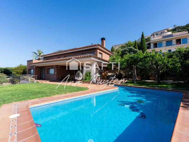 Casa en venta en Palau saverdera. Casas.